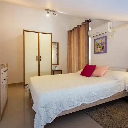 Song Gostinjska kuća