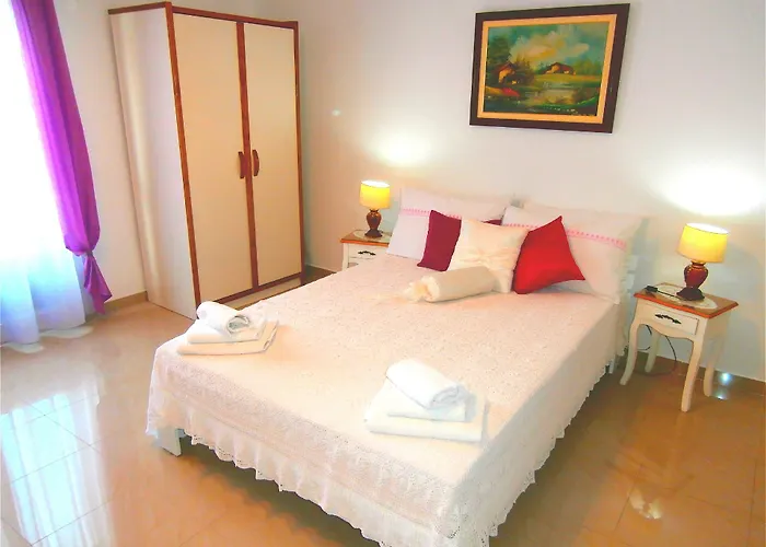 בית הארחה Song 4*