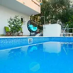 Song בית הארחה